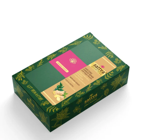 ZESTAW PREZENTOWY WCIERKA ODBUDOWUJĄCA Z WEGAŃSKA KERATYNĄ + SZCZOTKA DO MASAŻU GŁOWY - SATTVA