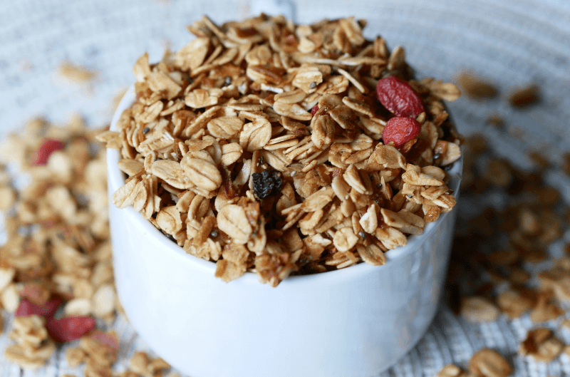 Granola – kalorie, skład, indeks glikemiczny. Czy naprawdę jest fit?