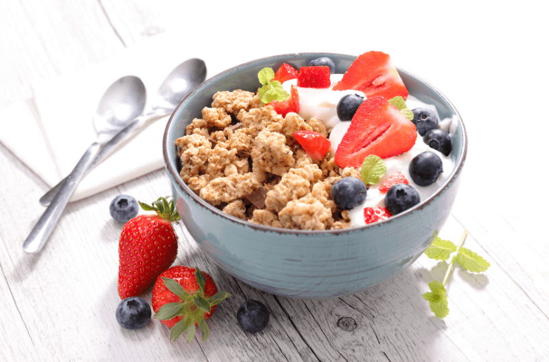 Musli i granola dla dzieci – jak wybrać bezpieczne i zdrowe śniadanie?